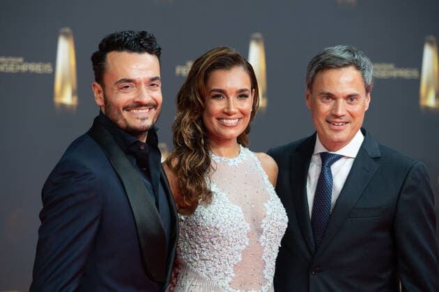 Giovanni ZARRELLA, Jana Ina ZARRELLA, Norbert HIMMLER, ZDF-Intendant, Roter Teppich, Red Carpet Show, Ankunft, arrival, Verleihung des Deutschen Fernsehpreises, Der Deutsche Fernsehpreis 2022, Deutscher Fernsehpreis 2022 in Koeln, am 14.09.2022.