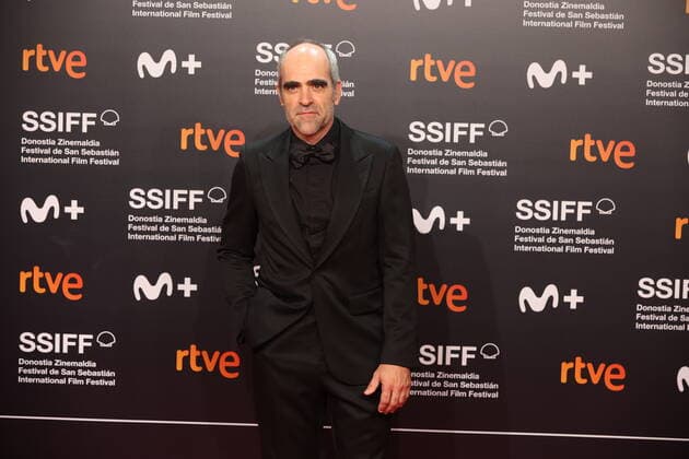 Opening Gala Of The San Sebastian Film Festival 2022 Luis Tosar poses during the opening gala of the San Sebastian Film Festival 2022 at the Kursaal, September 16, 2021, San Sebastian, Guipuzkoa, Basque Country, (Spain). From today until next Saturday, September 24, San Sebastian dresses up to host the 70th edition of Zinemaldia, the most famous Spanish film festival. One example is the French actress Juliette Binoche to whom the festival has dedicated this year s official poster and who will attend, for the fourth time in its history, to receive one of the Donostia awards. San Sebastian Spain Spain Copyright: xRaulxTerrelx originalFilename: agency-openingg220916_npzxr.jpg