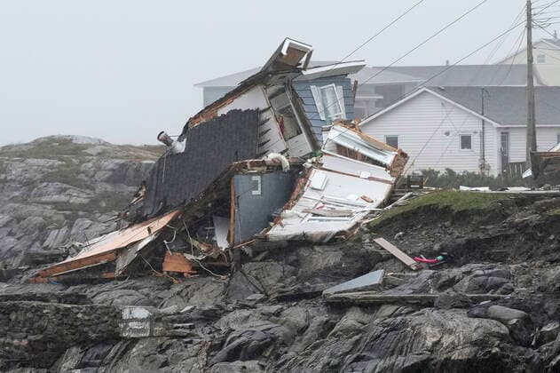 Kanada, Schäden durch Wirbelsturm Fiona September 26, 2022, Port aux Basques, NL, CANADA: Remains of a home destroyed during hurricane Fiona are seen in Port aux Basques, N.L., Monday, Sept.26, 2022. Across the Maritimes, eastern Quebec and in southwestern Newfoundland, the economic impact of hurricane Fiona™s wrath is still being tallied. Port aux Basques CANADA - ZUMAc35_ 20220926_zaf_c35_087 Copyright: xFrankxGunnx
