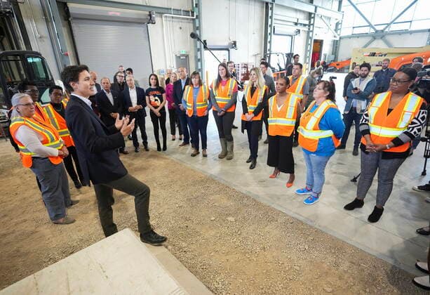 October 13, 2022, GRIMSBY, ON, CANADA: Canadian Prime Minister Justin Trudeau, second left, talks after meeting with women apprentices as he tours the LiUNA! 837 Training Centre in Grimsby, Ont., Thursday, Oct. 13, 2022. GRIMSBY CANADA - ZUMAc35_ 20221013_zaf_c35_062 Copyright: xNathanxDenettex