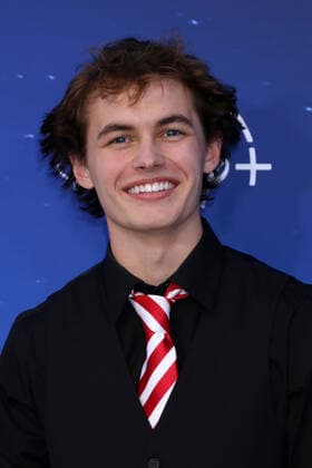 November 6, 2022, Burbank, CA, USA: LOS ANGELES - NOV 6: Austin Kane at The Santa Clauses Premiere Screening at Walt Disney Studios on November 6, 2022 in Burbank, CA Burbank USA - ZUMAnc22 20221106_zaa_nc22_074 Copyright: xKathyxHutchinsx