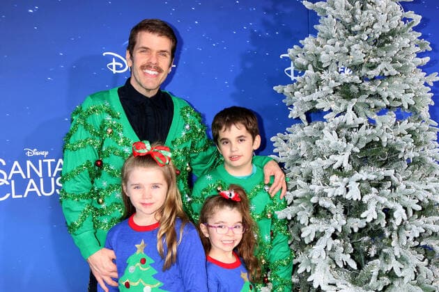 November 6, 2022, Burbank, CA, USA: LOS ANGELES - NOV 6: Perez Hilton, children at The Santa Clauses Premiere Screening at Walt Disney Studios on November 6, 2022 in Burbank, CA Burbank USA - ZUMAnc22 20221106_zaa_nc22_067 Copyright: xKathyxHutchinsx
