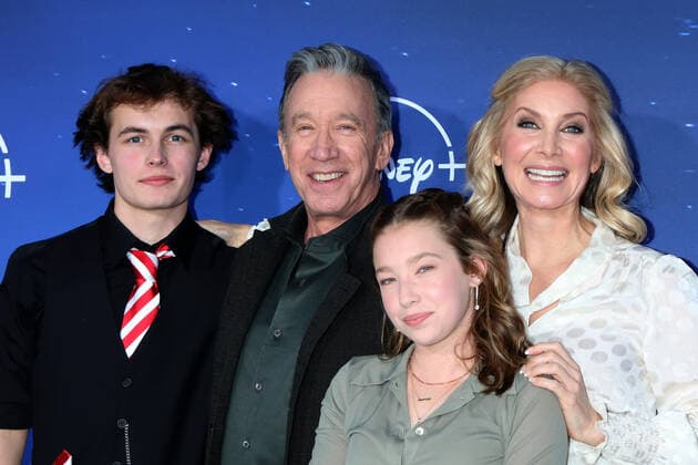 November 6, 2022, Burbank, CA, USA: LOS ANGELES - NOV 6: Austin Kane, Tim Allen, Elizabeth Allen-Dick, Elizabeth Mitchell at The Santa Clauses Premiere Screening at Walt Disney Studios on November 6, 2022 in Burbank, CA Burbank USA - ZUMAnc22 20221106_zaa_nc22_047 Copyright: xKathyxHutchinsx