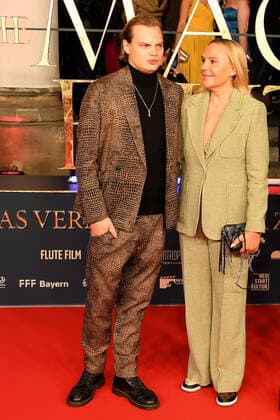 Wilson Gonzalez Ochsenknecht und seine Mutter Natascha Ochsenknecht bei der Premiere der The Magic Flute - Das Vermaechtnis der Zauberfloete Film Premiere am 7.11.2022 in Muenchen Roalnd Emmerichs The Magic Flute Filmpremiere in München