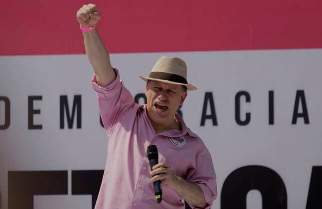 March For Democracy In Mexico Fernando Belaunzaran, opponent of the government of the President of Mexico, Andràs Manuel Lopez Obrador, on the esplanade of the Monument to the Revolution in Mexico City, where various organizations, businessmen and groups of people demonstrated in rejection of the electoral reform presented by the president of Mexico, Andràs Manuel Lopez Obrador, who proposes giving fewer resources to political parties, electing legislators in a system of electoral lists and that the selection of the electoral advisers of the National Electoral Institute (INE, for its acronym in Spanish ), and the magistrates of the Electoral Court is made by direct vote of the citizens. Mexico City Mexico Copyright: xGerardoxVieyrax originalFilename: vieyra-notitle221113_npLhz.jpg