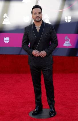 Luis Fonsi at arrivals for 23rd Annual Latin GRAMMY Awards 2022, Michelob ULTRA Arena, Mandalay Bay Resort Casino, Las Vegas, NV November 17, 2022. Photo By: MORA Everett Collection at arrivals for 23rd Annual Latin GRAMMY Awards 2022, Michelob ULTRA Arena, Mandalay Bay Resort Casino, Las Vegas, NV November 17, 2022. Photo By: MORA Everett Collection PUBLICATIONXNOTxINxCANxCHNxFRAxITAxJPNxNORxPOLxRUSxESPxUKxUSA