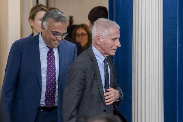 Dr. Antony Fauci, Chief Medical Advisor to the President of United States, and Dr. Ashish Jha, MD, MPH, coordinator, White House COVID-19 Response, arrive at the daily briefing at the White House in Washington, DC on Tuesday, November 22, 2022. WAP20221122514 KenxCedeno