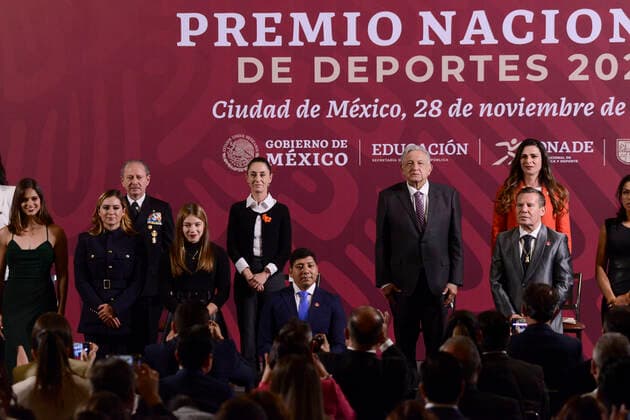 November 28, 2022, Mexico city, Mexico: Secretary of the Navy Jose Rafael Ojeda Duran, Mexico City Head Government Claudia Sheinbaum Pardo, Mexicoâ€⠢s President Andres Manuel Lopez Obrador, Director General of the National Commission for Physical Culture and Sport (CONADE), Ana Gabriela Guevara, Former Boxing Champion Julio Cesar Chavez during the ceremony of the National Sports Awards at National Palace on November 28, 2022 in Mexico City, Mexico. Mexico City Mexico - ZUMAe321 20221128_zia_e321_019 Copyright: xCarlosxTischler xEyepixxGroupx