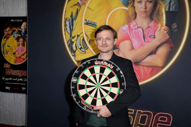 Florian Lukas bei der Premiere der 2. Staffel der Sky Original Comedyserie Die Wespe in der Astor Filmlounge. Berlin, 13.12.2022