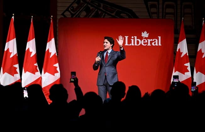 December 15, 2022, Gatineau, PQ, CAN: Prime Minister Justin Trudeau waves as he concludes an address at the Laurier Club Holiday Event, an event for supporters of the Liberal Party of Canada, in Gatineau, Que., on Thursday, Dec. 15, 2022. Gatineau CAN - ZUMAc35_ 20221215_zaf_c35_134 Copyright: xJustinxTangx