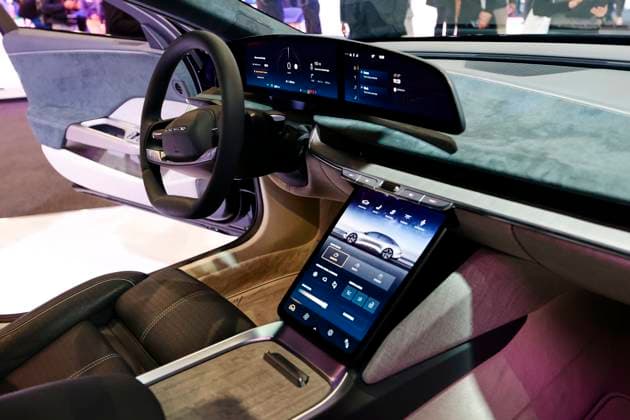 Lucid Motors And Tesla Motors Shows His Newest Technologies In The Mobile World Congress 23 BARCELONA, SPAIN - MARCH 11: The Pilot Panel of a Lucid Air, the longest range, fastest charging luxury electric car by Lucid Motors, an American electric vehicle company, exhibited during the Mobile World Congress 2023 on March 11, 2023, in Barcelona, Spain. Barcelona Catalonia Spain Copyright: xJoanxCrosx originalFilename: cros-notitle230310_npalh