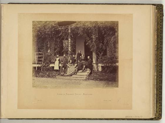 RECORD DATE NOT STATED Scene in Pleasant Valley, Maryland Alex. Gardner, photographer.. Illus. in: Gardner s photographic sketch book of the war Alexander Gardner. Washington, D.C. : Philp & Solomons, c1866 , v. 1, no. 24, Copyright by A. Gardner, Title from item. Porches, Maryland, 1860-1870, United States, History, Civil War, 1861-1865, Military life, Union. Copyright: xpiemagsx civwarpietiff12032023-8696 !ACHTUNG AUFNAHMEDATUM GESCHÄTZT!