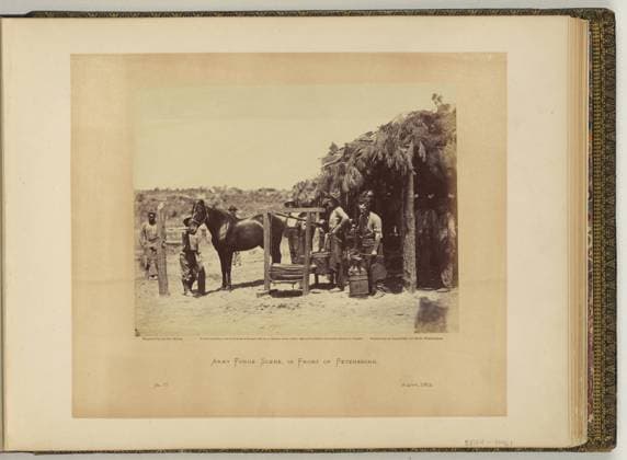 RECORD DATE NOT STATED Army forge scene, in front of Petersburg negative by David Knox, positive by A. Gardner.. Illus. in: Gardner s photographic sketch book of the war Alexander Gardner. Washington, D.C. : Philp & Solomons, c1866 , v. 2, no. 77, Copyright by A. Gardner, Title from item. United States, Army of the Potomac, 1860-1870, Blacksmithing, Virginia, 1860-1870, United States, History, Civil War, 1861-1865, Military personnel, United States, History, Civil War, 1861-1865, Military facilities, United States, History, Civil War, 1861-1865, Animals. Copyright: xpiemagsx civwarpietiff12032023-8740 !ACHTUNG AUFNAHMEDATUM GESCHÄTZT!