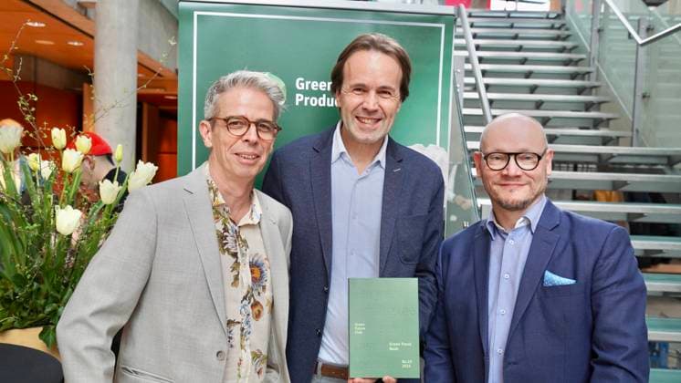 News Bilder des Tages 26.03.2023; Berlin, Deutschland, Europa, Welt Verleihung der Green Future Club Nachhaltigkeitspreise: Der Green Concept Award und der Green Product Award wurden ins Leben gerufen, um Produkte, Konzepte und Dienstleistungen auszuzeichnen, die in den Bereichen Nachhaltigkeit, Innovation und Design überzeugen. Start-ups und gegründete Unternehmen konnten sich für den Green Product Award bewerben, während der Green Concept Award visionäre Konzepte von Studenten und Absolventen prämierte. Insgesamt wurden in 14 Kategorien Preise vergeben, darunter Architektur & Tiny Houses, Mode, Mobilität und Sport. Im Bild: Green Future Club Geschäftsführer Nils Bader - Ort: Die Nordischen Botschaften - Felleshus