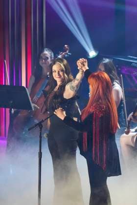 April 2, 2023, Austin, TX, United States: Singers ASHLEY MCBRYDE (l) and WYNONNA JUDD perform at the 2023 Country Music Awards (CMT) held for the first time in Austin, Texas on April 2, 2023 at the Moody Center before a sold out crowd. Austin United States - ZUMAd150 20230402_znp_d150_242 Copyright: xBobxDaemmrichx