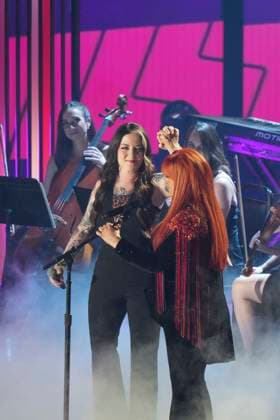April 2, 2023, Austin, TX, United States: Singers ASHLEY MCBRYDE (l) and WYNONNA JUDD perform at the 2023 Country Music Awards (CMT) held for the first time in Austin, Texas on April 2, 2023 at the Moody Center before a sold out crowd. Austin United States - ZUMAd150 20230402_znp_d150_243 Copyright: xBobxDaemmrichx