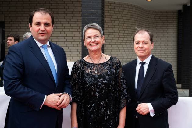 v.l. Nathanael LIMINSKI, Leiter der Staatskanzlei NRW, Frauke GERLACH, Direktorin Adolf Grimme-Institut, Dr. Mark SPEICH, Staatssekretaer fuer Bundes- und Europaangelegenheiten, Internationales und Medien dees Landes NRW, Roter Teppich, Red Carpet Show, Ankunft, arrival, 59. Verleihung des Adolf-Grimme-Preises Adolf-Grimme-Preis Grimmepreis in Marl, 21.04.2023. o¥Â