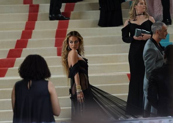 RECORD DATE NOT STATED MET GALA 2023 (KARL LAGERFELD, In Line of Beauty) (NEW) MET GALA 2023 (KARL LAGERFELD, In Line of Beauty). May 01, 2023, New York, USA: The Met Gala was held in New York City, with theme of Karl Lagerfeld (In Line of Beauty). He was also honored because of his contributions in the field of fashion, like the well - known brands- Chloe, Fendi, Balmain, Patou and Chanel. And as expected the Met Gala 2023 was successfully attended by famous personalities in the society. Credit: Jorge Estrellado Thenews2 MET GALA 2023 (KARL LAGERFELD, In Line of Beauty) Copyright: xJorgexEstrelladox