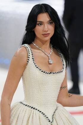 Dua Lipa, wearing Chanel Couture, Tiffany & Co. at arrivals for Karl Lagerfeld: A Line of Beauty - The Costume Institute Met Gala - Part 1, The Metropolitan Museum of Art, New York, NY May 1, 2023. Photo By: Kristin Callahan Everett Collection at arrivals for Karl Lagerfeld: A Line of Beauty - The Costume Institute Met Gala - Part 1, The Metropolitan Museum of Art, New York, NY May 1, 2023. Photo By: Kristin Callahan Everett Collection PUBLICATIONXNOTxINxCANxCHNxFRAxITAxJPNxNORxPOLxRUSxESPxUKxUSA