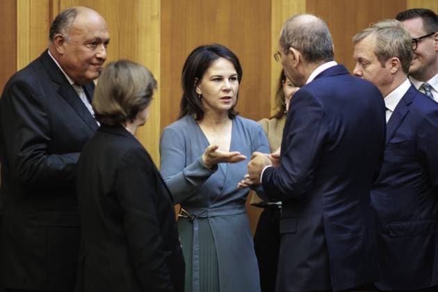Lage im Nahostkonflikt: Annalena Baerbock, Bundesaussenministerin, laedt zu Kleeblatt-Treffen nach Berlin ein. Hier im Bild (L-R): Samih Schukri, Aussenminister von Aegypten, Catherine Colonna, Aussenministerin von Frankreich, Annalena Baerbock, Bundesaussenministerin, Ayman Safadi , Aussenminister von Jordanien, und Sven Koopmans, EU-Sonderbeauftragter fuer den Nahost-Friedensprozess. Berlin, 11.05.2023. Berlin Deutschland