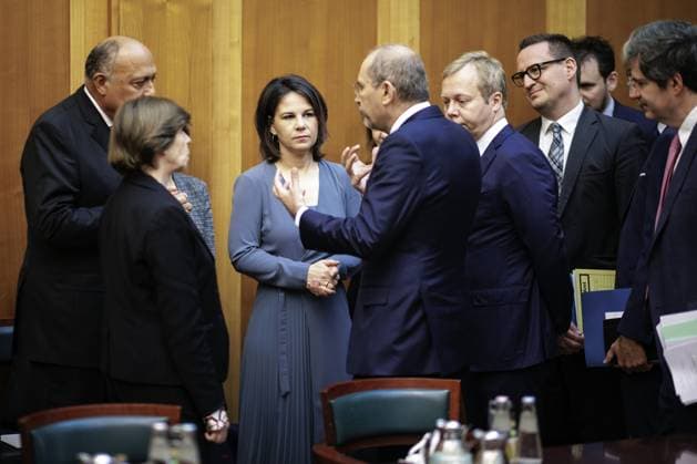 Lage im Nahostkonflikt: Annalena Baerbock, Bundesaussenministerin, laedt zu Kleeblatt-Treffen nach Berlin ein. Hier im Bild (L-R): Samih Schukri, Aussenminister von Aegypten, Catherine Colonna, Aussenministerin von Frankreich, Annalena Baerbock, Bundesaussenministerin, Ayman Safadi , Aussenminister von Jordanien, und Sven Koopmans, EU-Sonderbeauftragter fuer den Nahost-Friedensprozess. Berlin, 11.05.2023. Berlin Deutschland