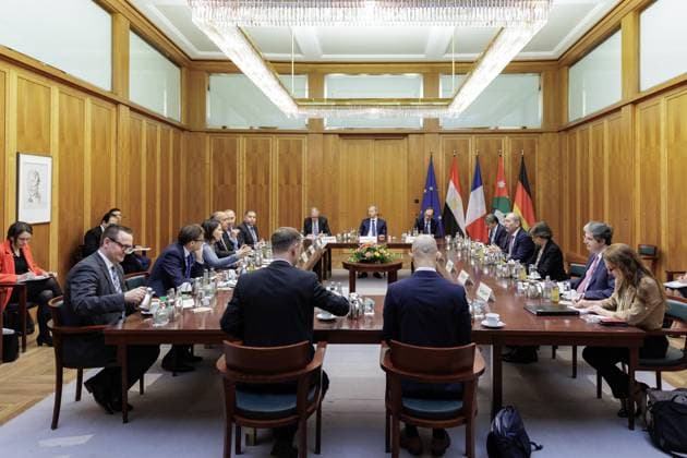 Lage im Nahostkonflikt: Annalena Baerbock, Bundesaussenministerin, laedt zu Kleeblatt-Treffen nach Berlin ein. Hier im gemeinsamen Gespraech: Sameh Shoukry, Aussenminister von Aegypten, Annalena Baerbock, Bundesaussenministerin, Ayman Safadi, Aussenminister von Jordanien, und Catherine Colonna, Aussenministerin von Frankreich. Berlin, 11.05.2023. Berlin Deutschland