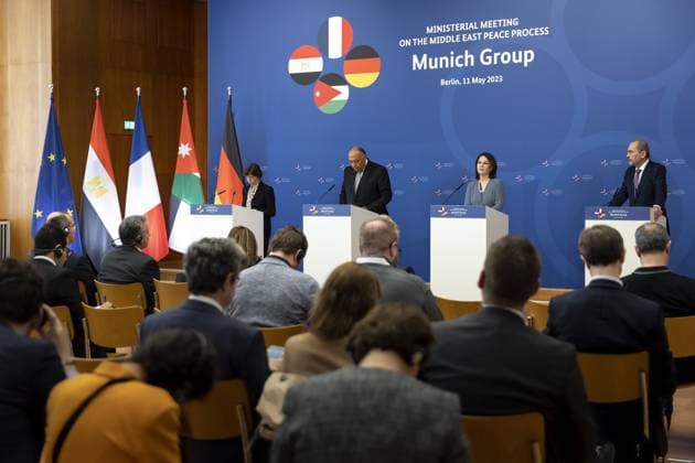 Annalena Baerbock, Bundesaussenministerin, laedt zu Kleeblatt-Treffen nach Berlin ein. Hier aufgenommen bei einer Pressekonferenz nach dem gemeinsamen Gespraech (L-R): Catherine Colonna, Aussenministerin von Frankreich, Sameh Shoukry, Aussenminister von Aegypten, Annalena Baerbock, Bundesaussenministerin, und Ayman Safadi , Aussenminister von Jordanien. Berlin, 11.05.2023. Berlin Deutschland