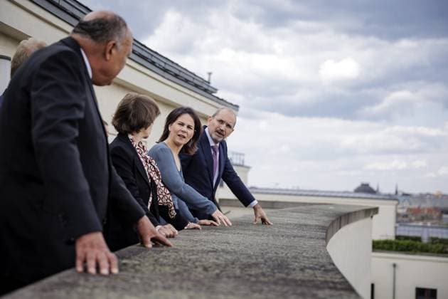 Annalena Baerbock, Bundesaussenministerin, laedt zu Kleeblatt-Treffen nach Berlin ein. Hier aufgenommen auf dem Weg zu einem gemeinsamen Arbeitsmittagessen (L-R): Sameh Shoukry, Aussenminister von Aegypten, Catherine Colonna, Aussenministerin von Frankreich, Annalena Baerbock, Bundesaussenministerin, und Ayman Safadi , Aussenminister von Jordanien. Berlin, 11.05.2023. Berlin Deutschland