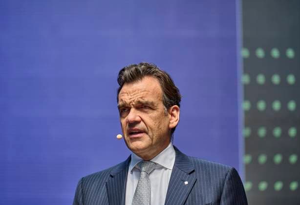 Christoph Gröner, CEO Gröner Group EUR, Europa, Deutschland, Berlin, 12.05.2023: Keynote Christoph Gröner, CEO Gröner Group. Unter dem Motto: Alle 80 Sekunden müsste eine Wohnung gebaut werden, um das Ziel 400.000 neue Wohnungen im Jahr zu erreichen. Das Baustellengespräch 80 Sekunden - Neues Bauen vermittelt Kontakte zwischen Politik, Wirtschaft, Investoren sowie der Wissenschaft.