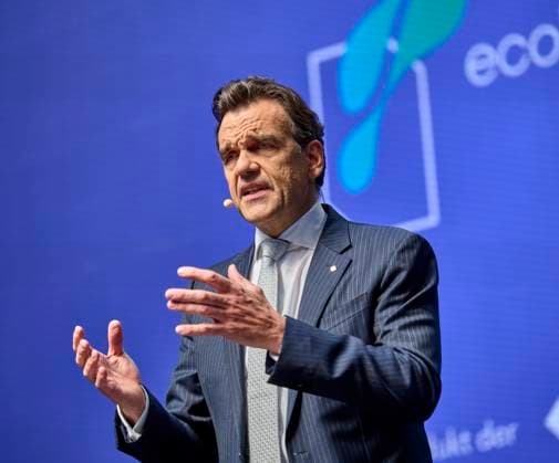 Christoph Gröner, CEO Gröner Group EUR, Europa, Deutschland, Berlin, 12.05.2023: Keynote Christoph Gröner, CEO Gröner Group. Unter dem Motto: Alle 80 Sekunden müsste eine Wohnung gebaut werden, um das Ziel 400.000 neue Wohnungen im Jahr zu erreichen. Das Baustellengespräch 80 Sekunden - Neues Bauen vermittelt Kontakte zwischen Politik, Wirtschaft, Investoren sowie der Wissenschaft.