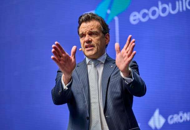 Christoph Gröner, CEO Gröner Group EUR, Europa, Deutschland, Berlin, 12.05.2023: Keynote Christoph Gröner, CEO Gröner Group. Unter dem Motto: Alle 80 Sekunden müsste eine Wohnung gebaut werden, um das Ziel 400.000 neue Wohnungen im Jahr zu erreichen. Das Baustellengespräch 80 Sekunden - Neues Bauen vermittelt Kontakte zwischen Politik, Wirtschaft, Investoren sowie der Wissenschaft.