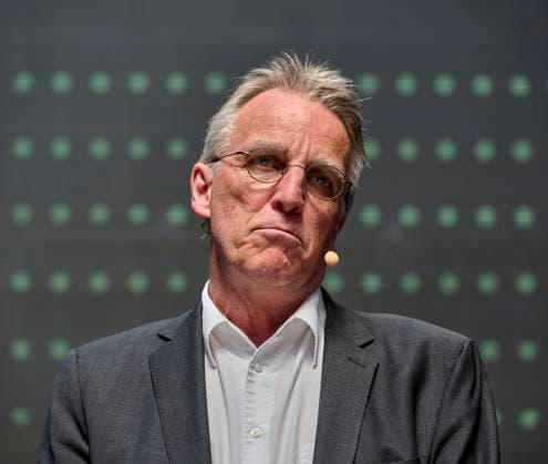 80 Sekunden: Neues Bauen- Keynote Stefan Wenzel, BMWK EUR, Europa, Deutschland, Berlin, 12.05.2023: Unter dem Motto: Alle 80 Sekunden müsste eine Wohnung gebaut werden, um das Ziel 400.000 neue Wohnungen im Jahr zu erreichen. Das Baustellengespräch 80 Sekunden - Neues Bauen vermittelt Kontakte zwischen Politik, Wirtschaft, Investoren sowie der Wissenschaft.