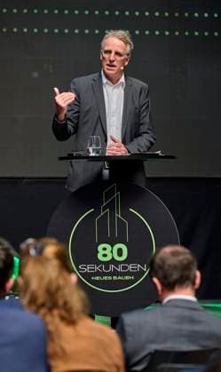 80 Sekunden: Neues Bauen- Keynote Stefan Wenzel, BMWK EUR, Europa, Deutschland, Berlin, 12.05.2023: Unter dem Motto: Alle 80 Sekunden müsste eine Wohnung gebaut werden, um das Ziel 400.000 neue Wohnungen im Jahr zu erreichen. Das Baustellengespräch 80 Sekunden - Neues Bauen vermittelt Kontakte zwischen Politik, Wirtschaft, Investoren sowie der Wissenschaft.
