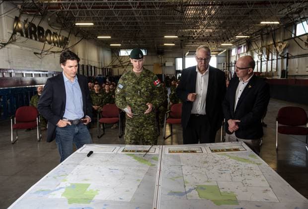 May 15, 2023, EDMONTON, AB, CANADA: From left, Prime Minister Justin Trudeau, Colonel Ben Schmidt, MP Randy Boissonnault, and MP Bill Blair meet with members of the Canadian Armed Forces who are assisting in the Alberta wildfires, in Edmonton on Monday May 15, 2023. EDMONTON CANADA - ZUMAc35_ 20230515_zaf_c35_027 Copyright: xJasonxFransonx