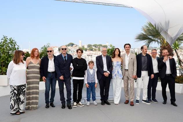 Francesca Calvelli, Susanna Nicchiarelli, Giuseppe Caschetto, Paolo Pierobon, Leonardo Maltese, Enea Sala, Marco Bellocchio, Barbara Ronchi, Fabrizio Gifuni, Fausto Russo Alesi, Paolo Del Brocco und Simone Gatton beim Photocall zum Kinofilm Rapito Kidnapped auf dem Festival de Cannes 2023 76. Internationale Filmfestspiele von Cannes am Palais des Festivals. Cannes, 24.05.2023