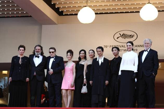 May 24, 2023, Cannes, Cote d Azur, France: Director Tran Anh Hung, Juliette Binoche, Bonnie Chagneau-Ravoire, Olivier Delbosc, Benoo®t Magimel, Tran Nu Yen Khe, Sidonie Dumas and Pierre Gagnaire attend the screening of The-Pot-Au-Feu during the 76th Annual Cannes Film Festival at Palais des Festivals on May 24, 2023 in Cannes, France Cannes France - ZUMAc179 20230524_zep_c179_118 Copyright: xMickaelxChavetx