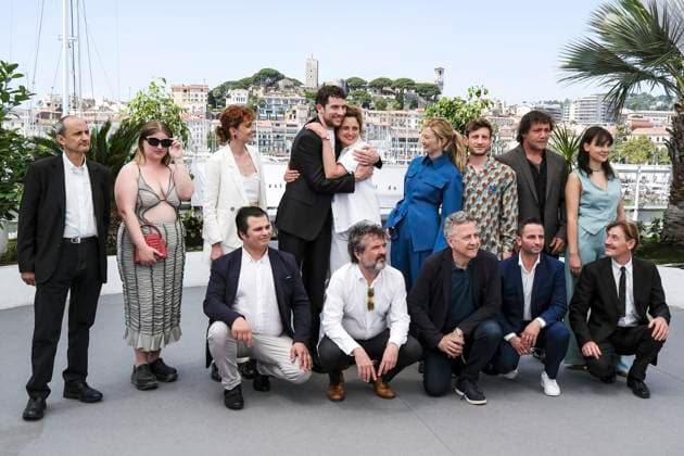 Luciano Vegaro, Lou Roy-Lecollinet, Melchiorre Pala, Carol Duarte, Carlo Cresto Dina, Josh O Connor, director Alice Rohrwacher, Paolo Del Brocco, Alba Rohrwacher, Vincenzo Nemolato, Luca Gargiullo, Giuliano Mantovani, Ramona Fiorini und Gian Pedro Capretto beim Photocall zum Kinofilm La Chimera auf dem Festival de Cannes 2023 76. Internationale Filmfestspiele von Cannes am Palais des Festivals. Cannes, 27.05.2023