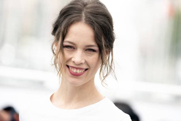 Cannes - Un Certain Regard Photocall Paula Beer attends the photocall for the Un Certain Regard jury at the 76th annual Cannes film festival at Palais des Festivals on May 17, 2023 in Cannes, France. Photo by David Niviere ABACAPRESS.COM CANNES France Copyright: xNivierexDavid ABACAPRESS.COMx 853245_050 NivierexDavid ABACAPRESS.COMx 853245_050