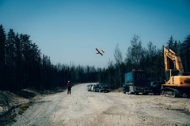 Wildfires Burning - Quebec Handout picture, dated on June 2, 2023 in Chapais, Quebec, Canada. Members of SOPFEU, Socià tà de Protection Des Forets Contre Le Feu, (Forest Fire Protection Company) fight forest fires burning in Quebec, Canada. With more than nine million hectares of land burnt, more than 20,000 residents evacuated and at least 400 fires still active, half of which are thought to be out of control, a series of staggering figures revealed on Wednesday by Canada s Minister of Emergency Preparedness, Bill Blair, show that the country is facing an unprecedented battle against raging forest fires. Ten new forest fires broke out in Canada on Friday, bringing the total number of forest fires in the country so far this year to 2,405, Copyright: xABACAx 856477_007 ABACAx 856477_007