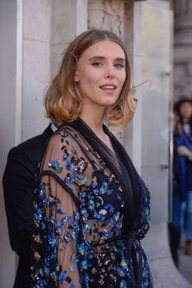 PFW Elie Saab Arrivals A guest attending the Elie Saab Fashion Show during Paris Fashion Week Womenswear Spring - Summer 2019 held in Paris, France on September 29, 2018. Photo by Julien Reynaud APS-Medias ABACAPRESS.COM Paris France Copyright: xReynaudxJulien APS-Medias ABACAx 653432_055 ReynaudxJulien APS-Medias ABACAx 653432_055