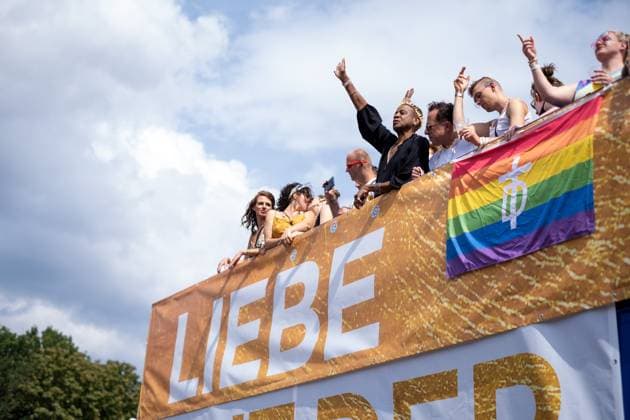 45. Christopher Street Day Parade unter dem Motto Be their voice – and ours! Für mehr Empathie und Solidarität! zieht durch Berlin zur Siegessäule. Die Demonstration fordert gleiche Rechte für Lesben, Schwule, Bisexuelle, Transgender, Intersexuelle und queere Menschen. 45th Christopher Street Day Parade under the motto Be their voice – and ours! Für mehr Empathie und Solidarität! moves through Berlin to the Victory Column. The demonstration demands equal rights for lesbian, gay, bisexual, transgender, intersex and queer people. snapshot-photography K.M.Krause