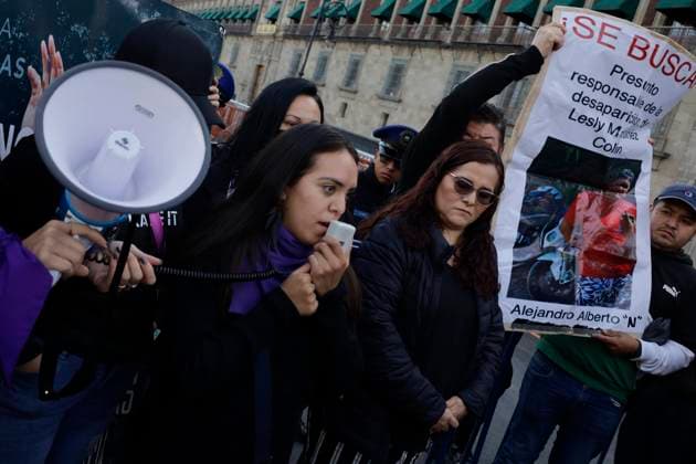 Mexiko Stadt, Protest von Feministinnen Feminists Demonstrate Outside The National Palace; Demand That The Mexican President Not Victimise Himself Various feminist collectives and relatives of victims of feminicide are demonstrating outside the National Palace in Mexico City, in an attempt to deliver two books on feminism and to explain to the President of Mexico, Andres Manuel Lopez Obrador, what political gender violence is and to demand that he does not victimise himself after the criticism of the President by women in the opposition, since, they claim, it is they who suffer daily from various types of violence such as physical, psychological, symbolic, sexual, patrimonial, economic or feminicidal violence, unlike men. Mexico City Mexico City Mexico Copyright: xGerardoxVieyrax originalFilename: vieyra-notitle230814_npeVa.jpg