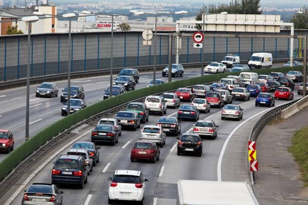 Stau im Verkehr mit Autos auf einer Autobahn Stras Stau im Verkehr mit Autos auf einer Autobahn Strasse Copyright: xZoonar.com ErwinxWodickax 3708960