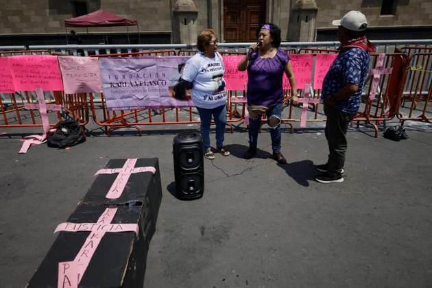 Mothers And Relatives Of Femicide Victims Demand Justice Outside The National Palace In Mexico City Mothers and relatives of Karla Yesenia and Paola Yazmin, victims of femicide, demanded justice outside the National Palace in Mexico City. In the case of Karla Velasco, her relatives continue to demand justice after that July 4, 2018 in the Francisco I. Madero neighborhood of Tuxtla Gutierrez, Chiapas, who was violently murdered by her colleagues in the workplace of she. On the other hand, Paola Yazmin was found dead in a cistern at the David Gomez Federal Elementary School in Chiapas on December 8, 2022, when the students were in class. Eight months after the tragic event, the family has still not found justice. Mexico City Mexico Cit Copyright: xGerardoxVieyrax originalFilename: vieyra-notitle230829_npZXc.jpg