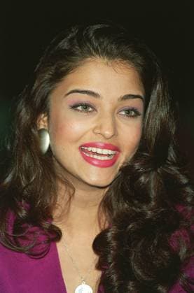 AISHWARYA RAI Miss India and Miss World 1994 COMPULSORY CREDIT: UPPA Photoshot Photo UGL 010204 A-17 1.9.1995 AISHWARYA RAI Miss India and Miss World 1994 COMPULSORY CREDIT: Starstock Photoshot Photo UGL 010204 A-17 1.9.1995, Credit:Photoshot Avalon United Kingdom Copyright: xPhotoshotx xAvalonx 0502641069