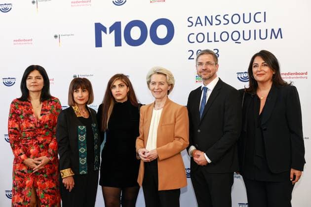 (v.l.n.r.) Jasmin Tabatabai (deutsch-iranische Schauspielerin), Mersedeh Shahinkar (iranische Aktivistin), Shima Babaei (Iranische Frauenrechtsaktivistin, Gewinnerin des M100 Medienawards), Ursula von der Leyen (Präsidentin der Europäischen Kommission, Politikerin), Mike Schubert (Oberbürgermeister von Potsdam, Politiker), Düzen Tekkal (Deutsche Autorin), M100 Sanssouci Colloquium - Verleihung des M100 Media Award am 14. September 2023, 14.9.2023, Orangerie Sanssouci, Park Sanssouci, Potsdam, Brandenburg, Deutschland