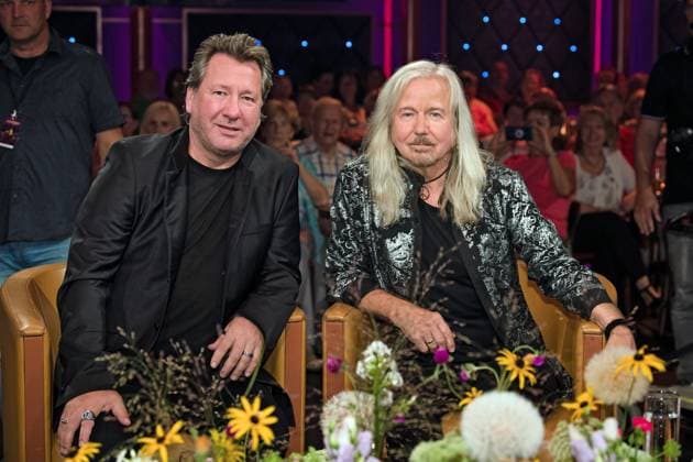 MDR - Riverboat. Sänger Claudius Dreilich und Gitarrist Bernd Römer ( Karat ) anläßlich der Aufzeichnung der MDR - Talkshow Riverboat am 08.09.2023 in der Mediacity Leipzig. 20230908ADO0010