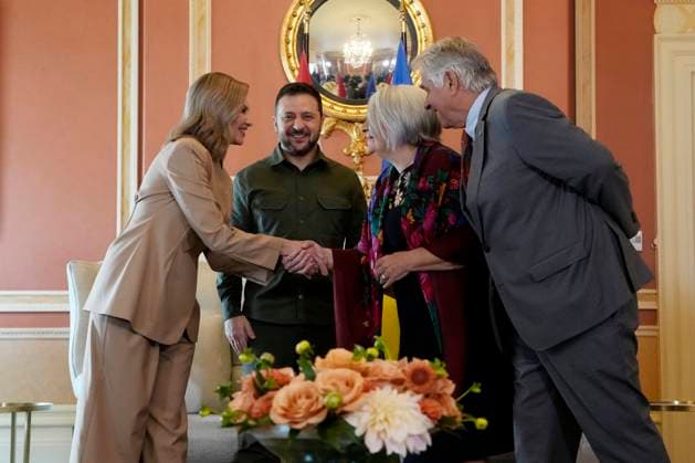 Kanada, Wolodymyr Selenskyj in Ottawa September 22, 2023, Ottawa, ON, Canada: Ukrainian President Volodymyr Zelenskyy, second from left, and his wife Olena Zelenska, left, meet with Governor General Mary Simon, second from right, and her husband Whit Fraser in Ottawa on Friday, Sept. 22, 2023. Ottawa Canada - ZUMAc35_ 20230922_zaf_c35_009 Copyright: xAdrianxWyldx