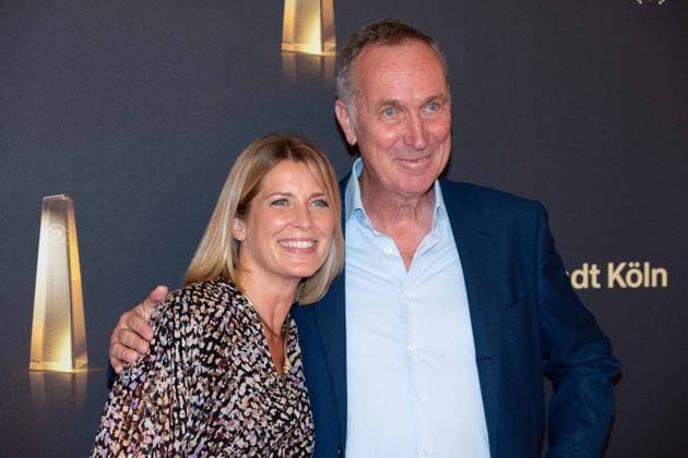 Valerie NIEHAUS, Schauspielerin, und Stephan LAMBY, Journalist, Roter Teppich, Red Carpet Show, Ankunft, arrival, Verleihung des Deutschen Fernsehpreises, Die Nacht der Kreativen - Der Deutsche Fernsehpreis 2023, Deutscher Fernsehpreis 2023 in Koeln, am 27.09.2022.