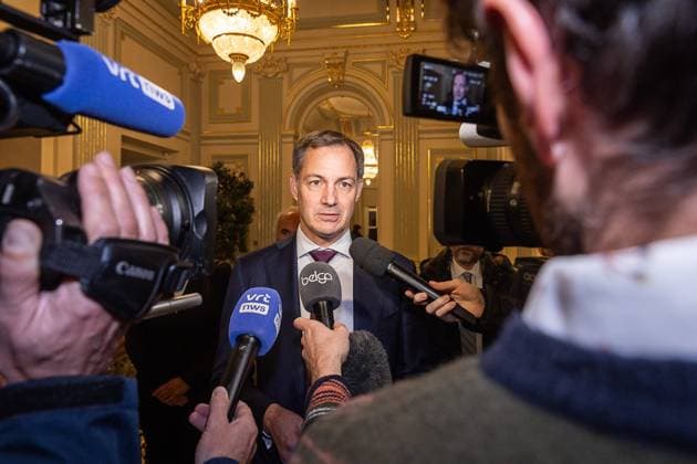 News Bilder des Tages Prime Minister Alexander De Croo pictured during a consultation with relatives of the hostages in Gaza, at the Prime Minister s office, in Brussels, Wednesday 25 October 2023. This consultation takes place in the context of Hamas terrorist attacks against Israeli targets and civilians. On Saturday morning 7 October, Hamas militants from the occupied Gaza Strip launched massive rocket attacks on Israel and attacked Israeli villages. Over 200 people are reported missing or taken hostage by Hamas. JAMESxARTHURxGEKIERE 78513453
